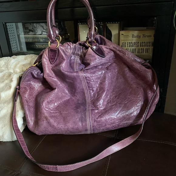 💜Gorgeous Miu Miu hobo bag in distressed purple leather. - Picture 1 of 12